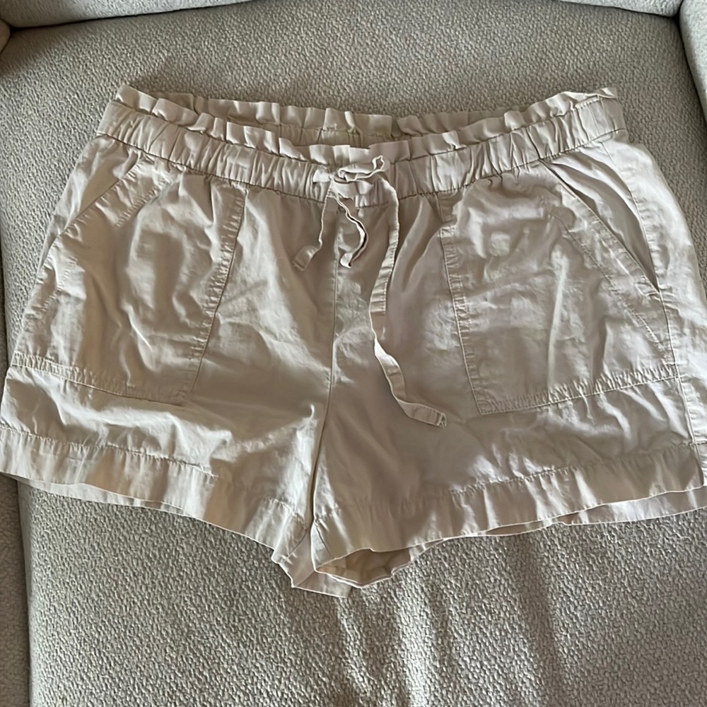 Loft Large Mid Rise Cargo Shorts Khaki